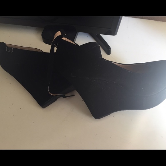 Black Suede Wedge Heel - Picture 4 of 4