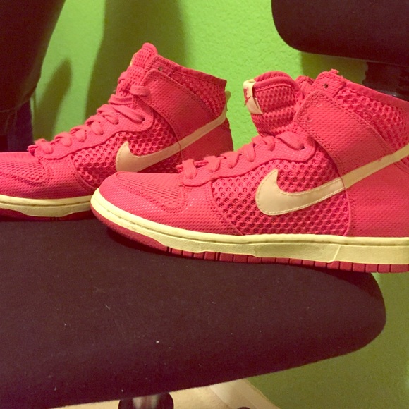 Like New RARE Nike Blazers size 7