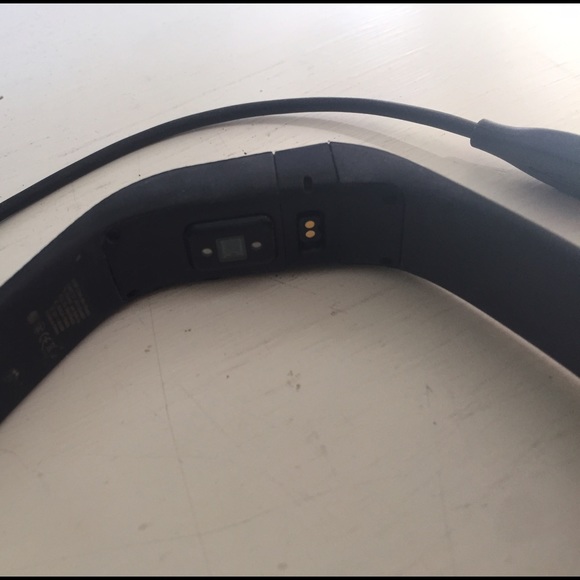 FitBit with Heart Rate Tracker - Picture 2 of 4