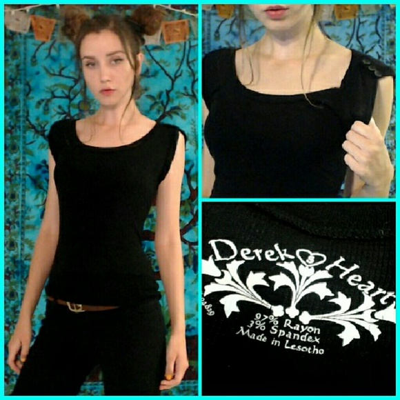 ♥ Black 3 Button Cap Sleeve Shirt
Size: S♥