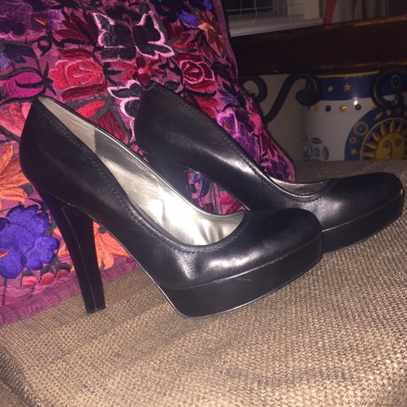 Guess black leather platform heels