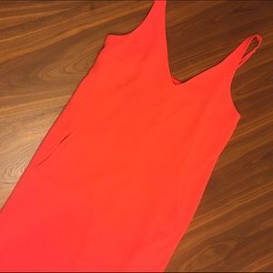 WAYF CHIC V- NECK SIDE POCKETS SHIFT MINI DRESS