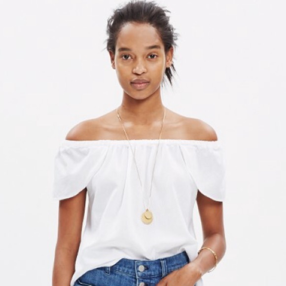 Maxwell off the shoulder