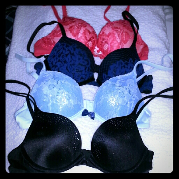 Victoria's Secret bra lot 32A