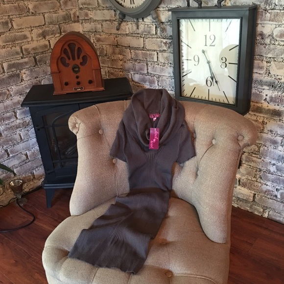 Short sleeve sweater dress size small