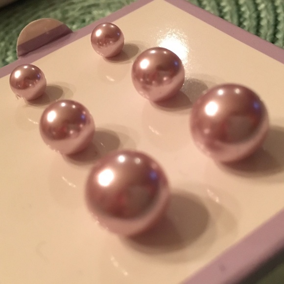 Lavender faux pearl studs