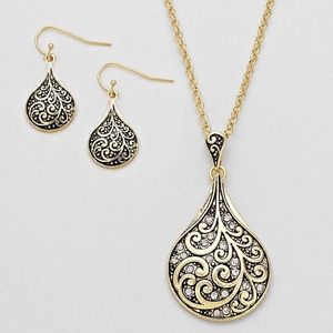 Teardrops pendant necklace set