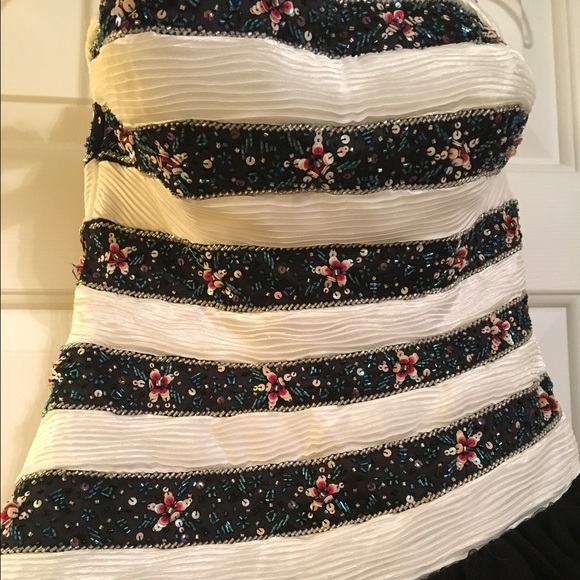 Beautiful Ball Gown! - Picture 2 of 4