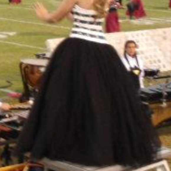 Beautiful Ball Gown! - Picture 3 of 4