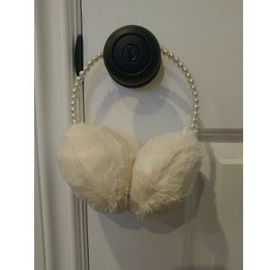 LIKE NEW Pearl Cream Earmuffs