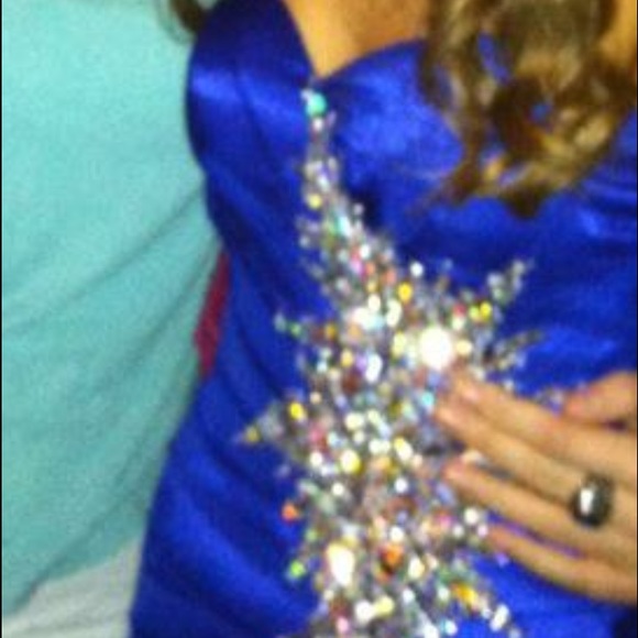 Beautiful Tony Bowls formal dress - Picture 3 of 4