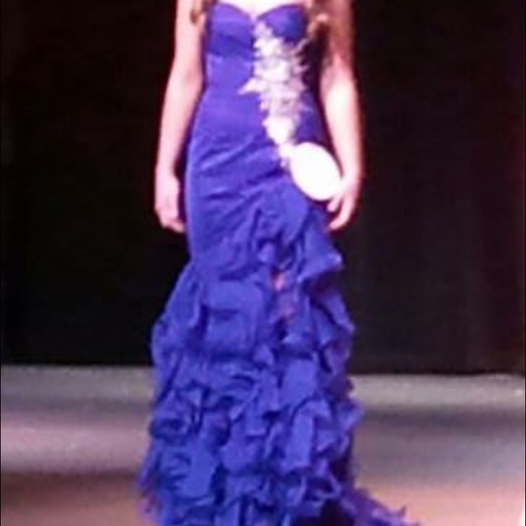 Beautiful Tony Bowls formal dress - Picture 4 of 4