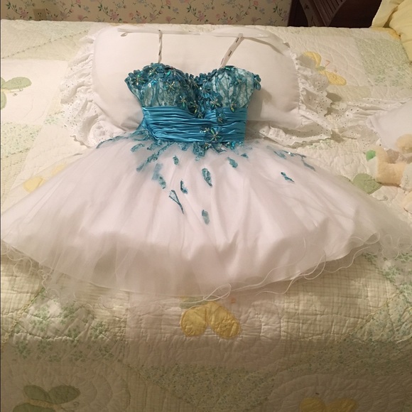 Tony Bowls short prom dress - Picture 1 of 3