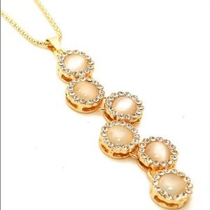 Rhinestone pendant necklace