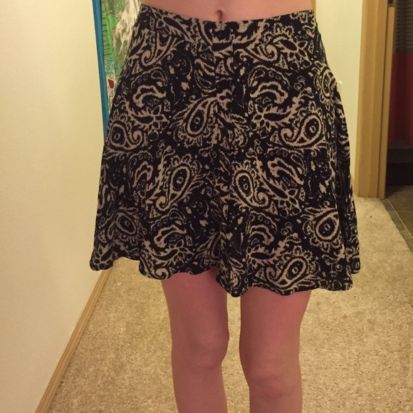 Patterned skirt - Picture 1 of 3