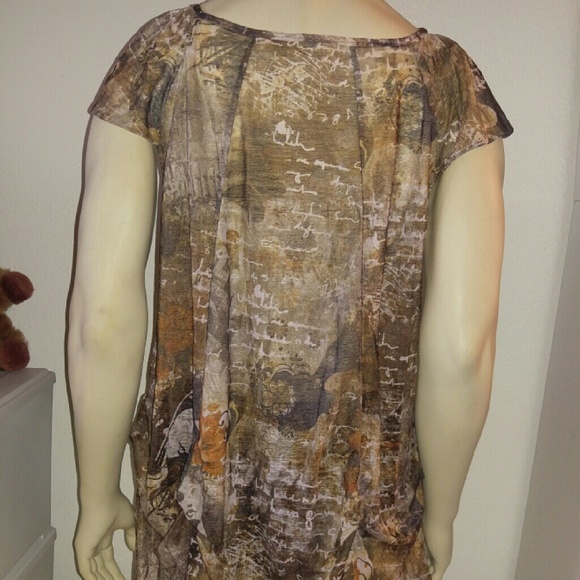 🆓 🌻Abstract Design Tunic🌻 - Picture 3 of 4