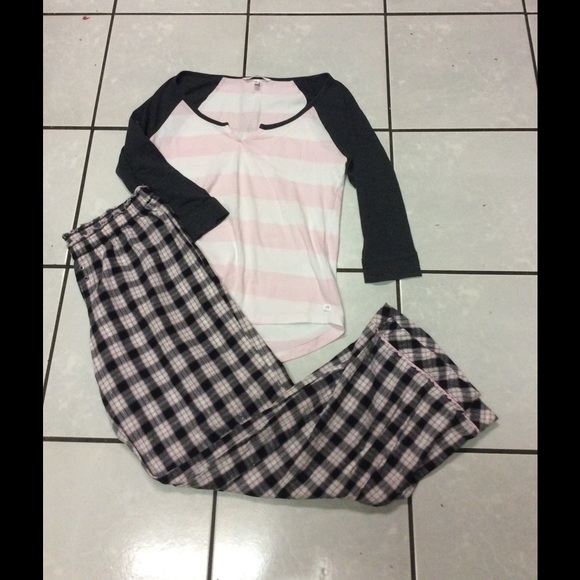 SOLD! Victoria's Secret PJ set MED