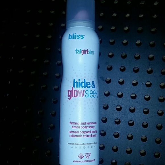 Hide & Glow Sleek firming luminous body spray