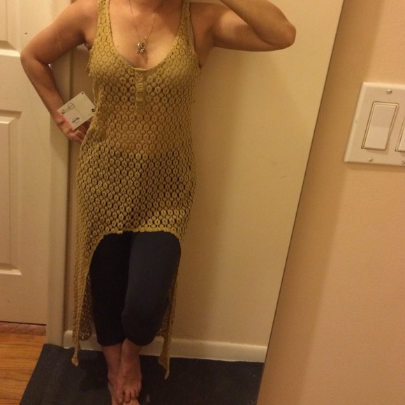 Roxy BNWT gold tunic w/long back, crochet