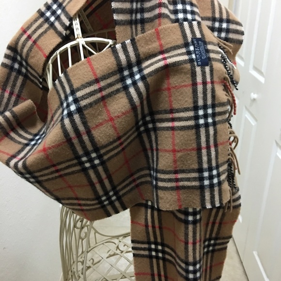 Burberry 100% lambswool scarf