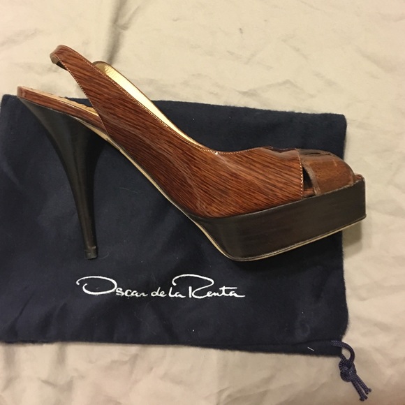 Brown Oscar de la Renta pumps