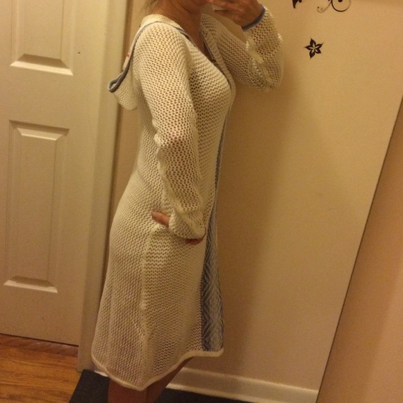Tommy Bahama knitted hoodie dress. Worn once. 158$ - Picture 3 of 4