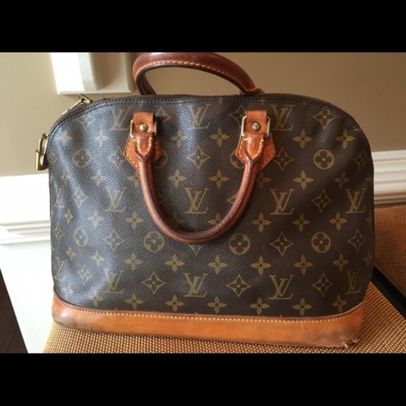 Authentic Vintage Louis Vuitton Alma Handbag!!