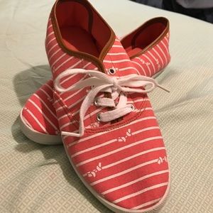 Cute pink and white shoes!