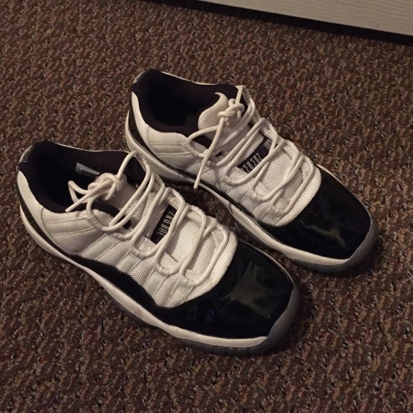 Air Jordan 11 Retro Concord Low