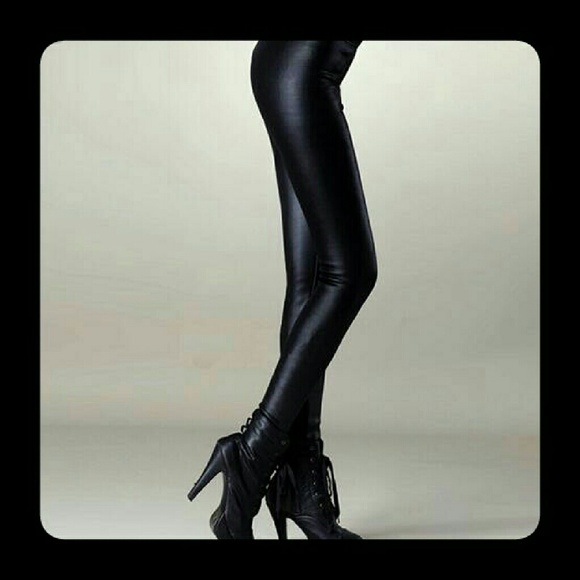 🎉HP🆕5🌟Liquid Faux Leather Sexy Black Leggings🎉 - Picture 3 of 5