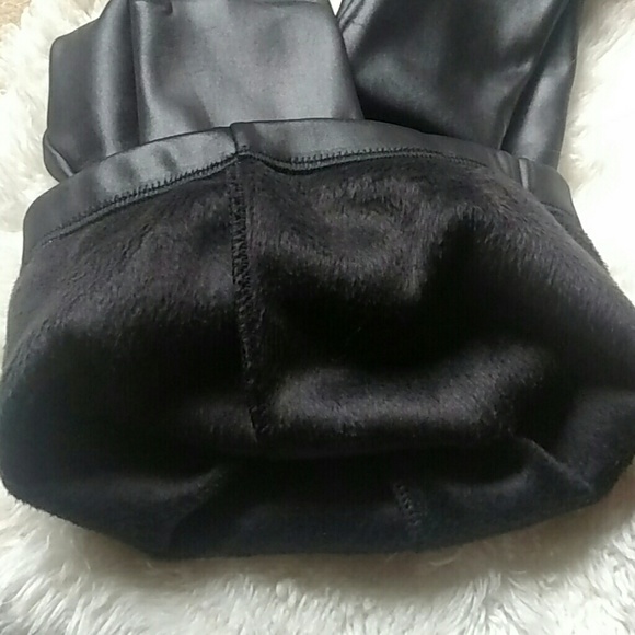 🎉HP🆕5🌟Liquid Faux Leather Sexy Black Leggings🎉 - Picture 4 of 5