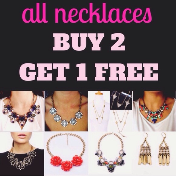 ❣RESTOCK❣ Crystal Floral White Statement Necklace - Picture 3 of 3