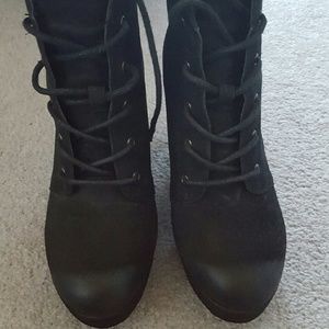 Suede black boots