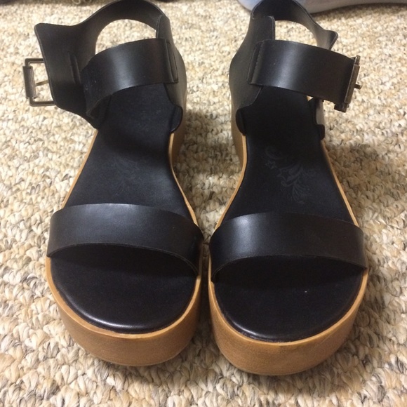 Platform sandals