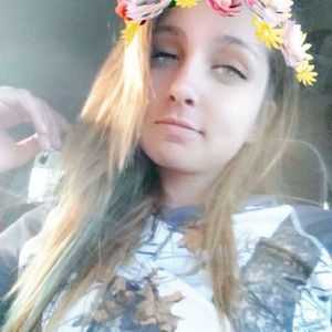 Meet your Posher, Halie