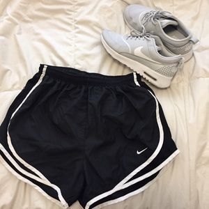 Nike shorts (small)