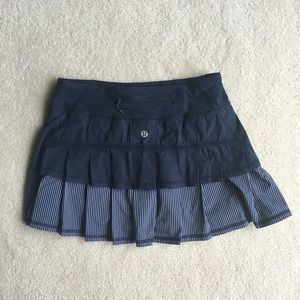 Lululemon navy pinstriped skirt Size 4