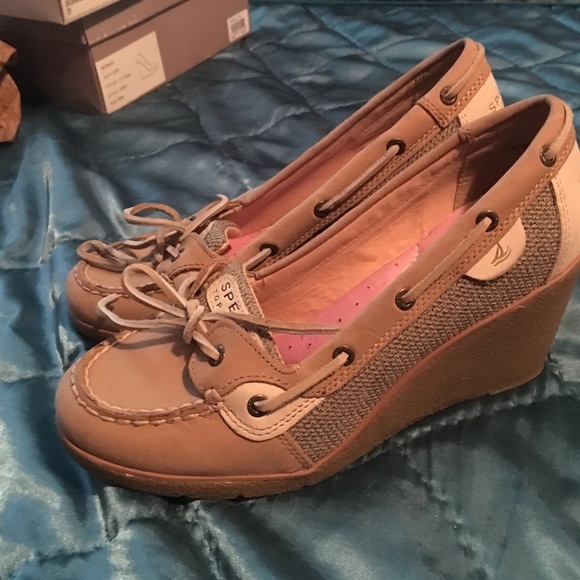 Sperry top slider wedges