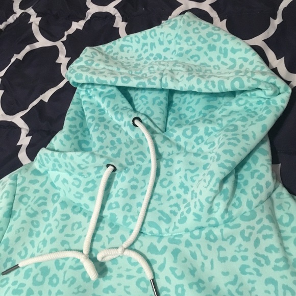 🔥LAST DAY TIL MOVE🔥BRAND NEW leggings hoodie - Picture 5 of 5