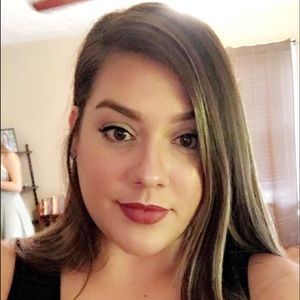 Meet your Posher, Alicia