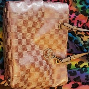 Michael kors medium tote. Rose gold!!