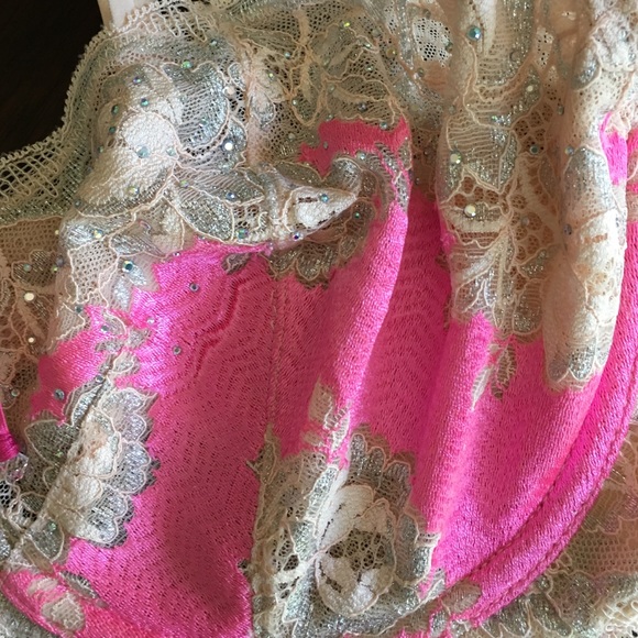 Sold in bundle - Picture 2 of 4