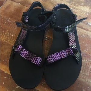 TEVA Size 10 NEW Universal Iridescent Sandal