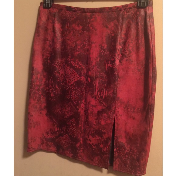 Red faux leather skirt - Picture 1 of 4
