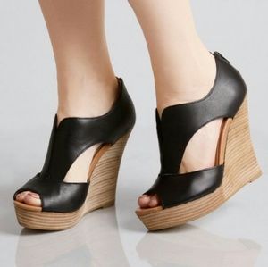 Seychelles Cut-out Wedge