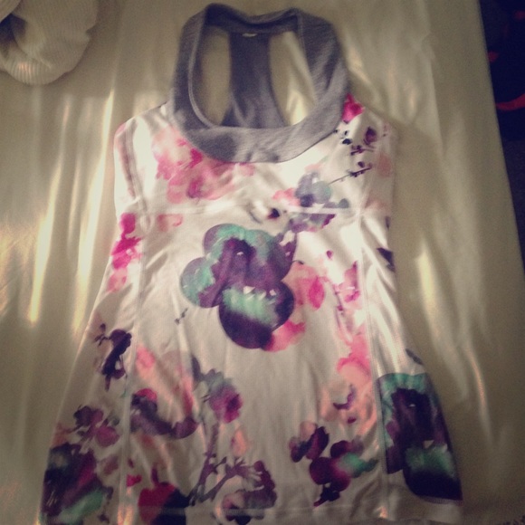 Lulu Lemon print floral top size 4