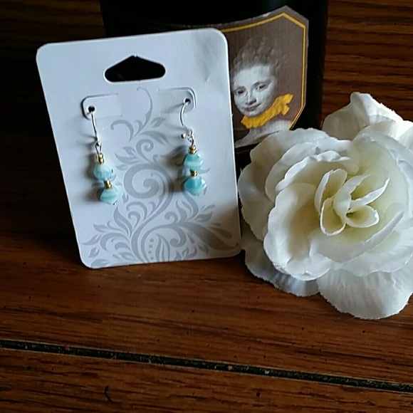Beautiful handmade earrings! - Picture 1 of 3
