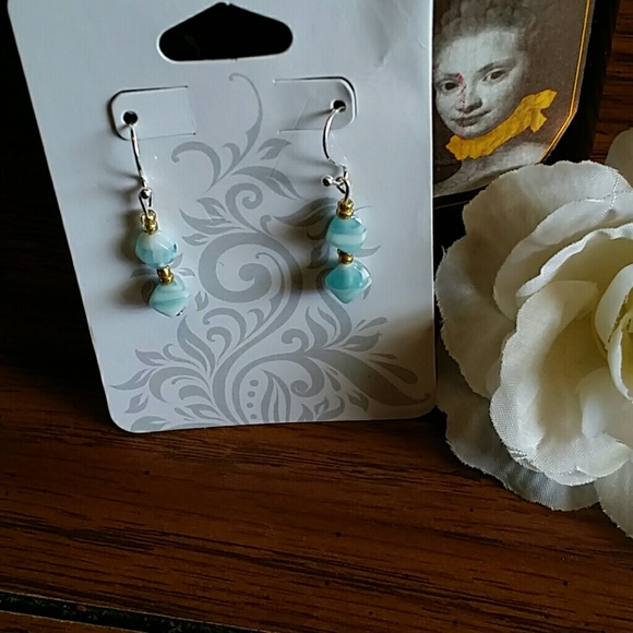 Beautiful handmade earrings! - Picture 2 of 3