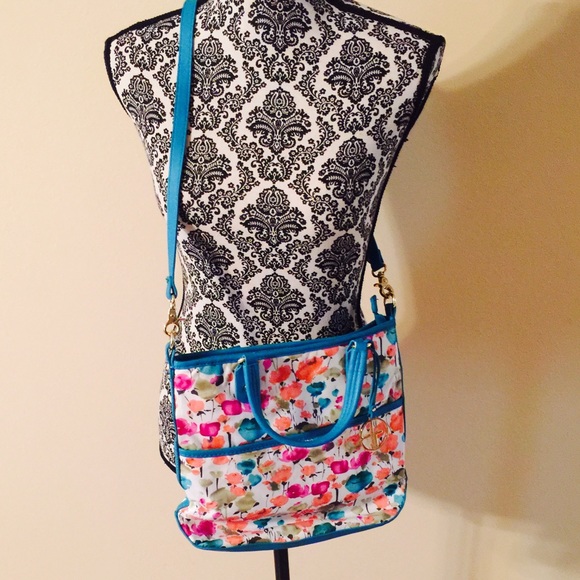 Gianni Bini Handbags - Beautiful Gianni Bini Crossbody Bag