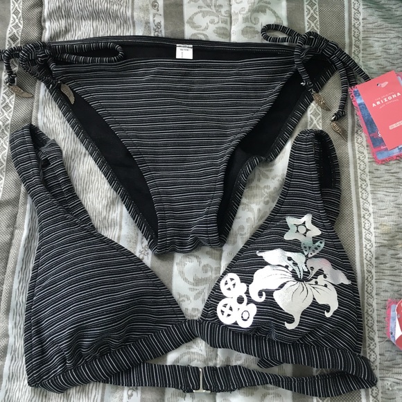 Black and white bikini set